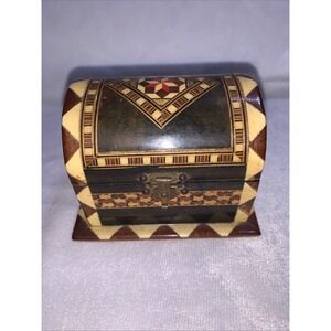Vtg. Inlaid Wooden Marquetry  Trinket Box,Treasure Chest, Compass Star Design.